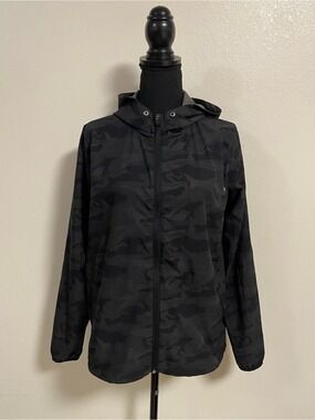 Vuori Jacket Men's Size Medium Black Camo Hooded Outdoor Trainer Shell Jacket